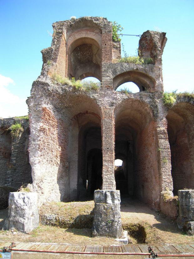 Capua - ruiny amfiteatru #Campania #Neapol #Włochy