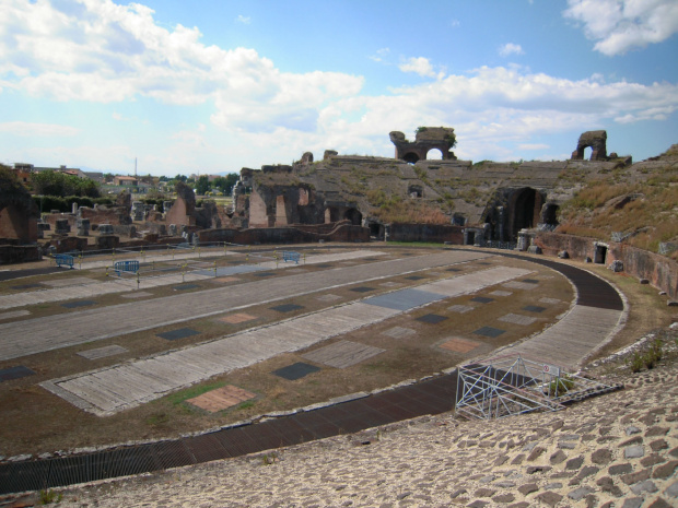 Amfiteatr zbudowano na 60 tys. widzów. #Campania #Neapol #Włochy