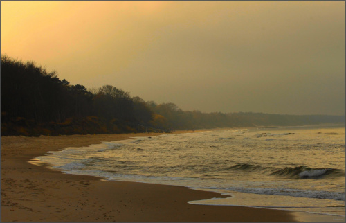 Jesienią na plaży ... mgliście ... i tak bywa #Jesień #Kołobrzeg #plaża
