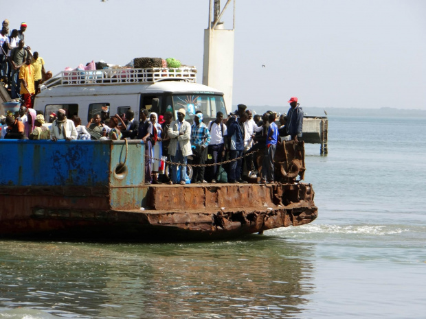 Gambia. Prom na rzece Gambia. #Gambia