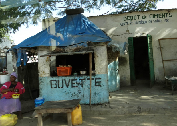 Senegal. Bufet. Tam nie ma żadnej sieci fast foodów #Senegal