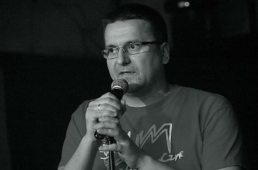 Marcin Siejda zapowiada koncert zespołu Roże Europy w ramach SUM #koncert #muzyka #rock #RożeEuropy #SuwalskieUchoMuzyczne #SiejdaMarcin