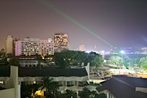 Nocny widok z okna hotelu Discovery Beach #azja #pattaya #tajlandia