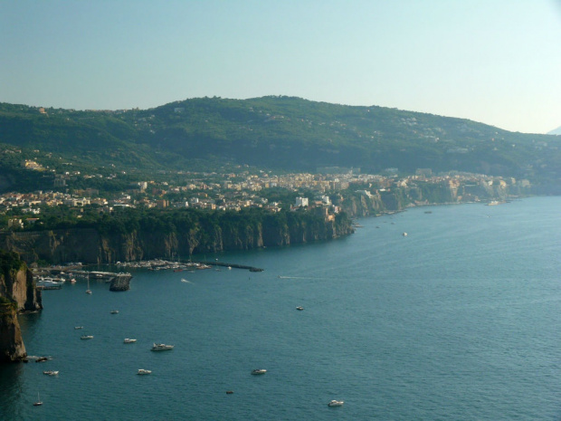 Półwysep Sorrento to górzysty skrawek lądu omywany Morzem Tyrreńskim #Campania #Neapol #Włochy #WybrzeżeAmalfii