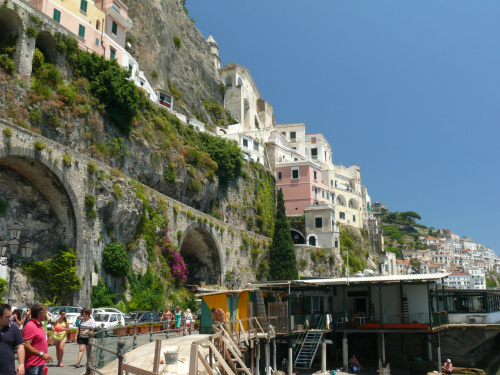 Malownicze Amalfi - największe miasteczko na tym odcinku wybrzeża #Campania #Neapol #Włochy #WybrzeżeAmalfii