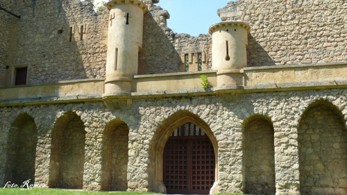 Janohrad - sztuczne ruiny zamku znajdujące się w obszarze Lednice - Valtice #Czechy #Janohrad