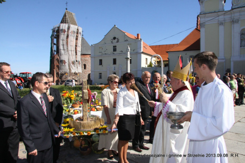 Dożynki diecezjalne i gminne w Strzelnie 2013