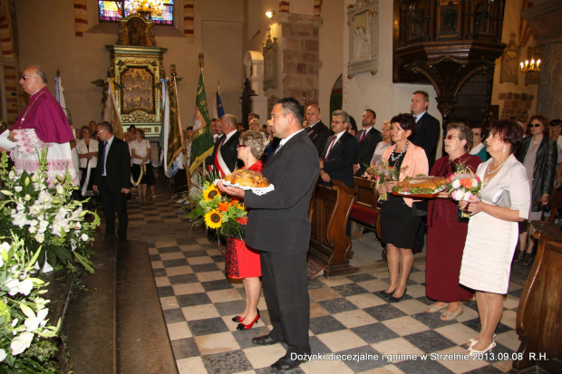 Dożynki diecezjalne i gminne w Strzelnie 2013