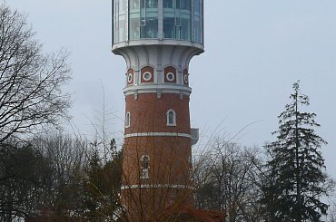 Wieża ciśnień w Piszu – wieża wodna znajdująca się w Piszu przy ulicy Gdańskiej, wybudowana w 1907 roku #Pisz #Wieża