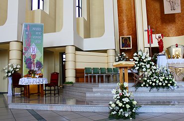 wystrój na I Komunię Św. w moim kościele ... #bukiety #Kędzierzyn #kwiaty