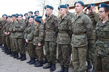 Gimnazjum na manewrach u nas zagościło
Trzydziestu "dzieciaków" fajnie się bawiło #Sobieszyn