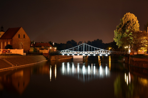 Wrocław - Most Tumski (potocznie nazywany także Mostem Zakochanych}
