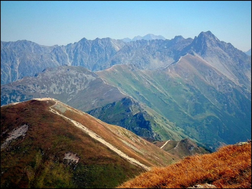 W Tatrach Zachodnich....widok z Czerwonych Wierchów w kierunku Kasprowego Wierchu i Swinicy...